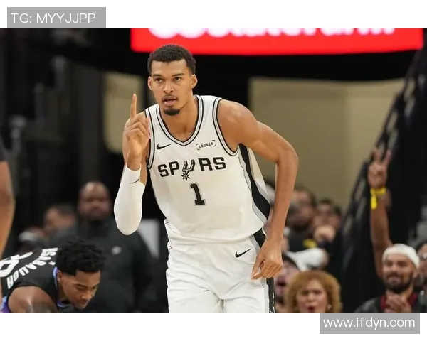 马刺队迎战中国男篮,备战新赛季展现实力 马刺队迎战中国男篮,备战新赛季展现实力